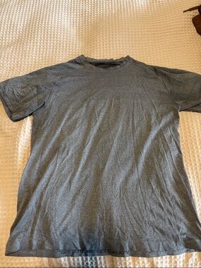 lululemon athletica Men's Short Sleeve Tee in Heather Gray